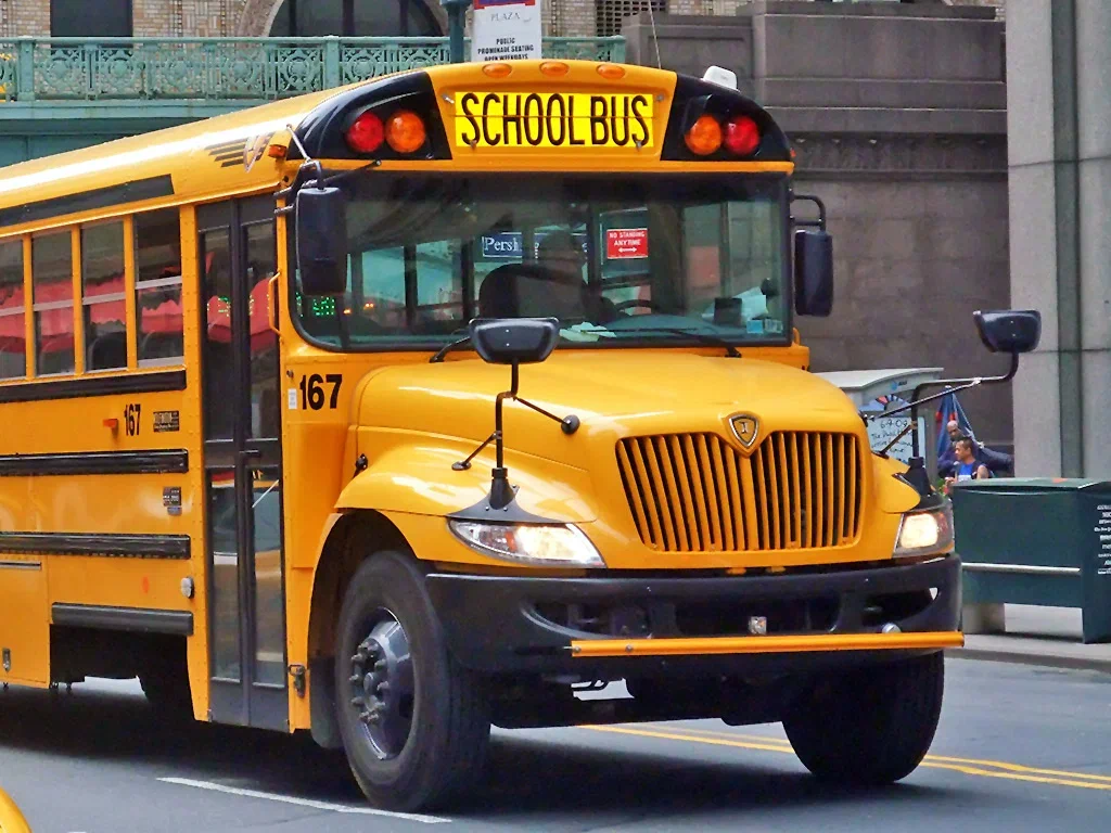 School bus. Школьный автобус США марки. Школьный автобус в Нью-Йорке. Школьный автобус в Англии. Американский школьный автобус Эстетика.